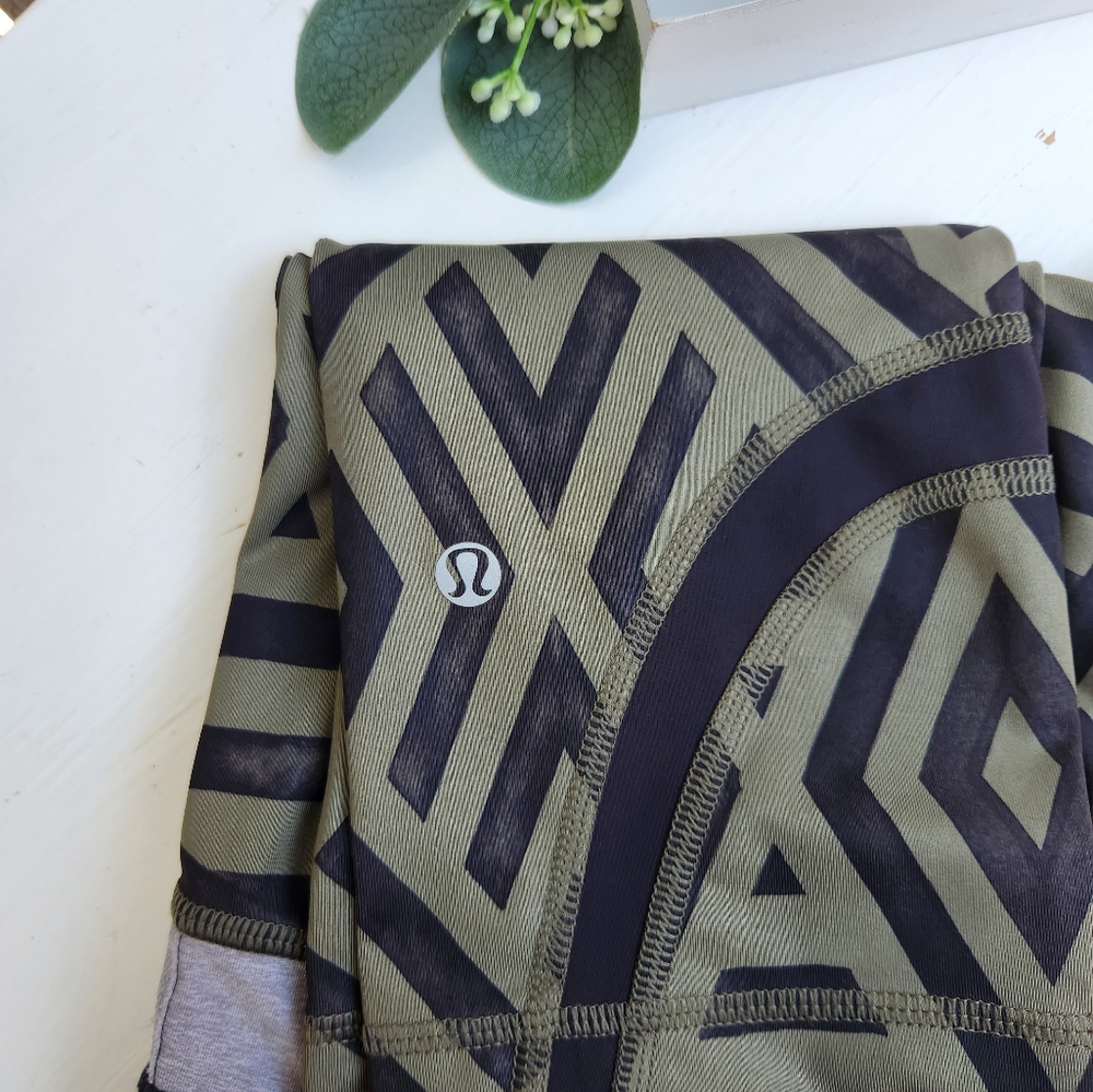 Lululemon Green Black Wunder Under and Print Leggings Activewear Bottoms Size 4